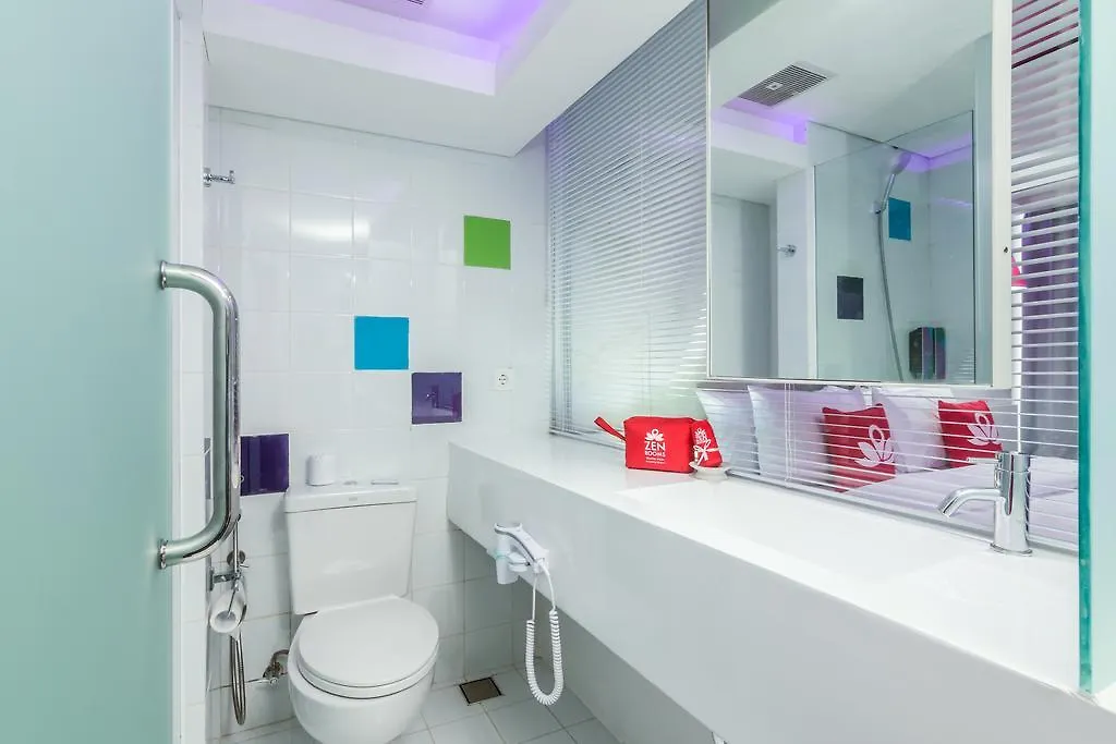Hotel Zen Premium Kuta Raya