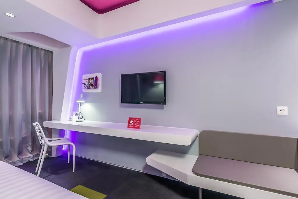 Hotel Zen Premium Kuta Raya