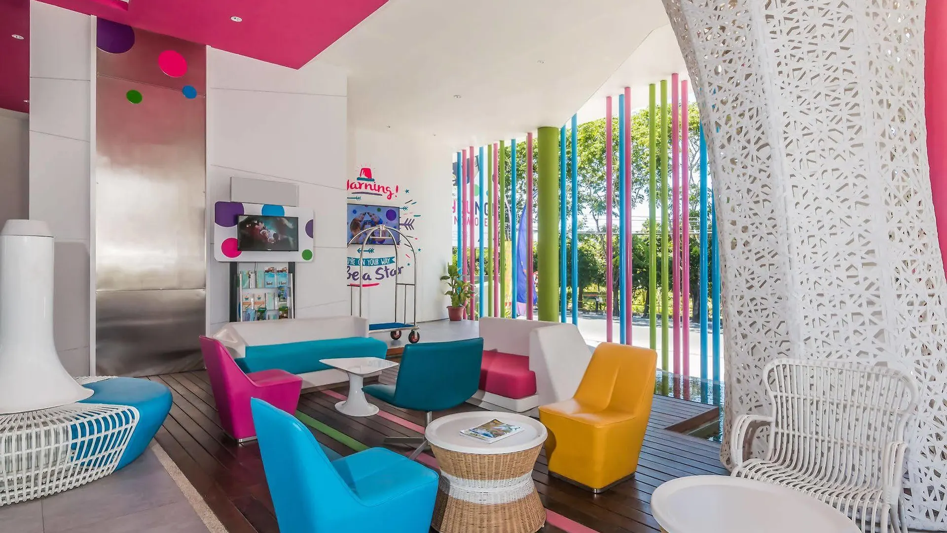 Hotel Zen Premium Kuta Raya